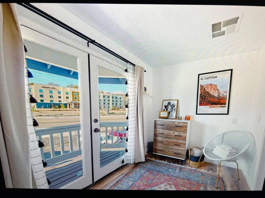 New Modern Boho Apt- Close To Yosemite 오크허스트 외부 사진